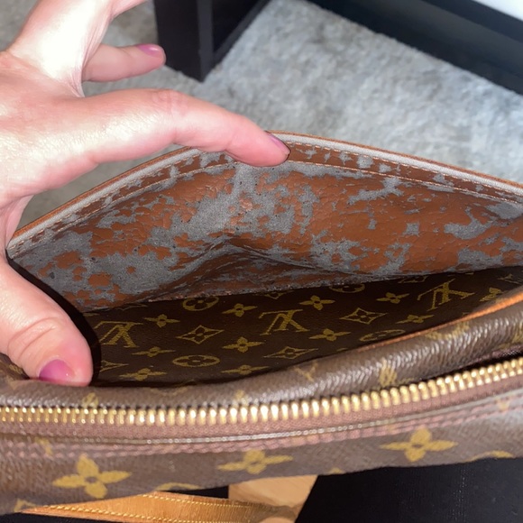 Loui Vuitton crossbody purse - Picture 4 of 11